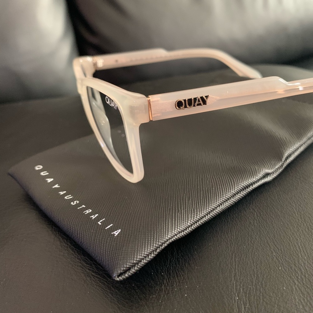 QUAY Glasses